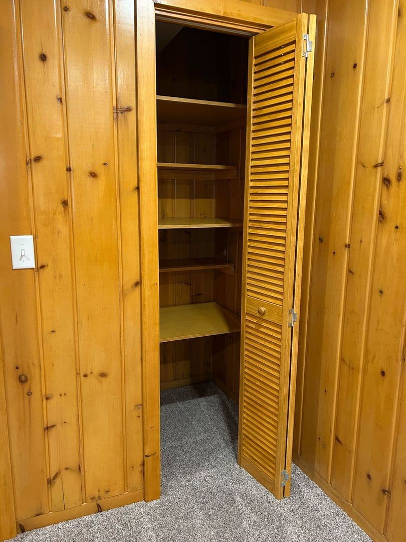Montevideo Apartment: 215 S 5th St