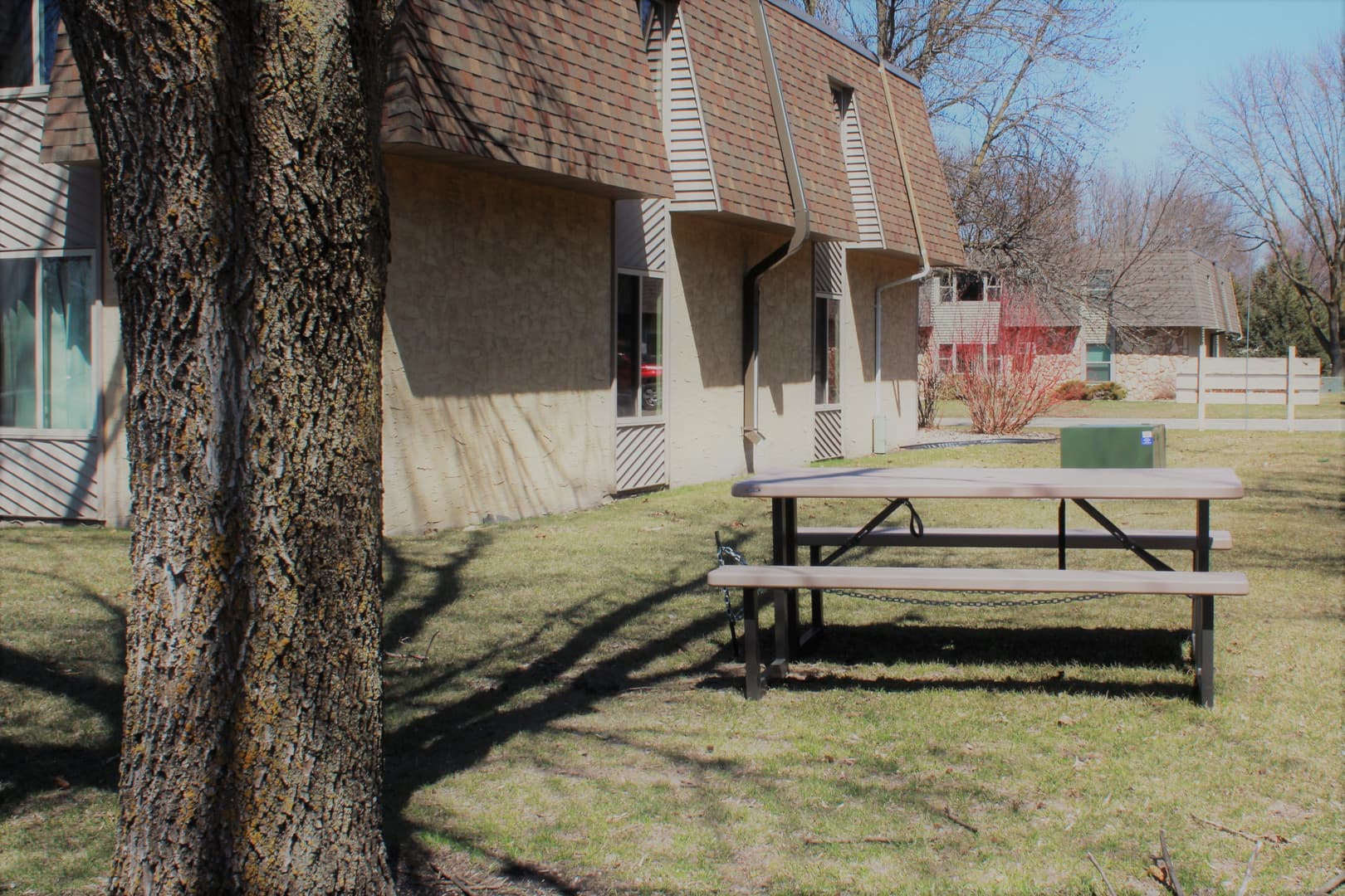 Renville Apartment: 419 & 427 Bryant Ave