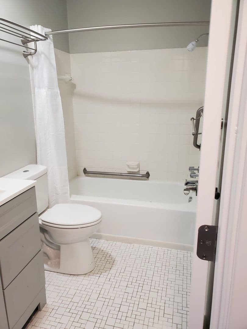 Renville Apartment: 419 & 427 Bryant Ave