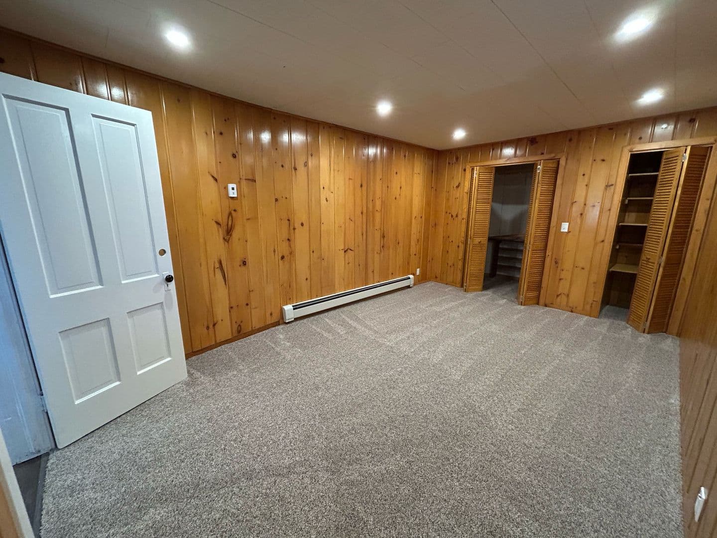 Montevideo Apartment: 215 S 5th St