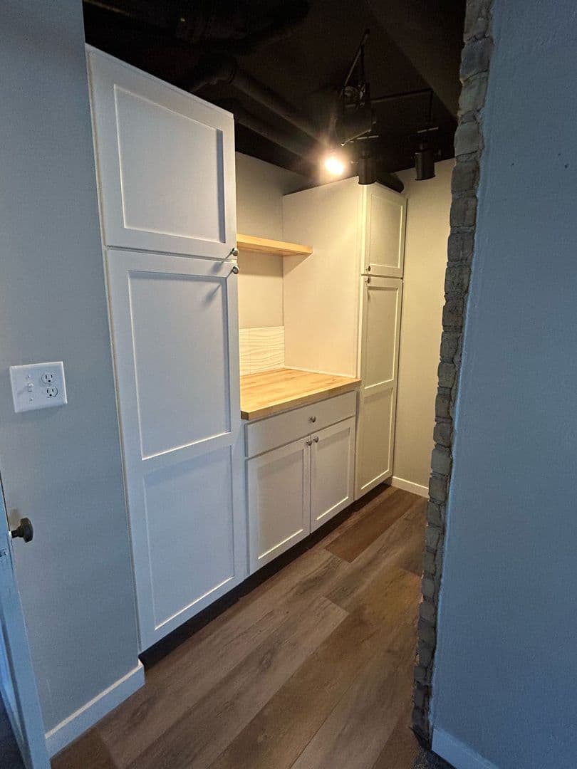 Montevideo Apartment: 215 S 5th St