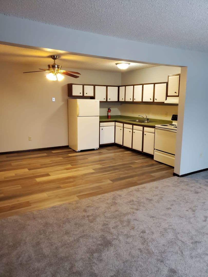 Renville Apartment: 419 & 427 Bryant Ave