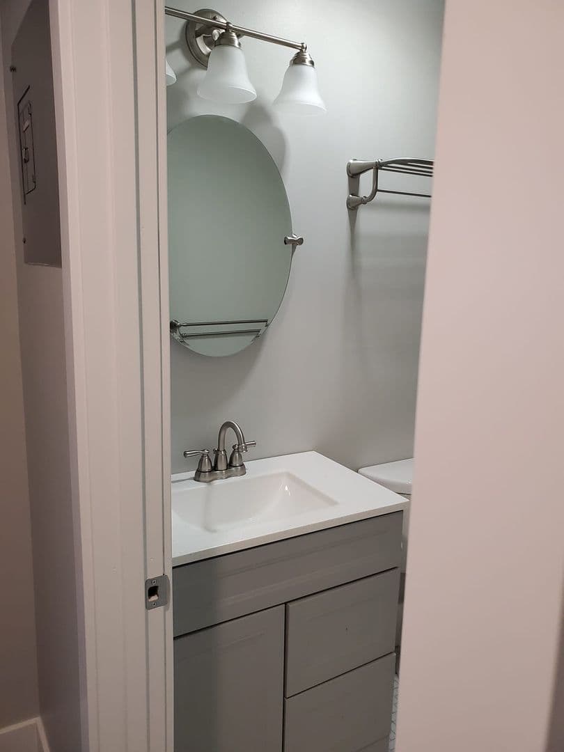 Renville Apartment: 419 & 427 Bryant Ave