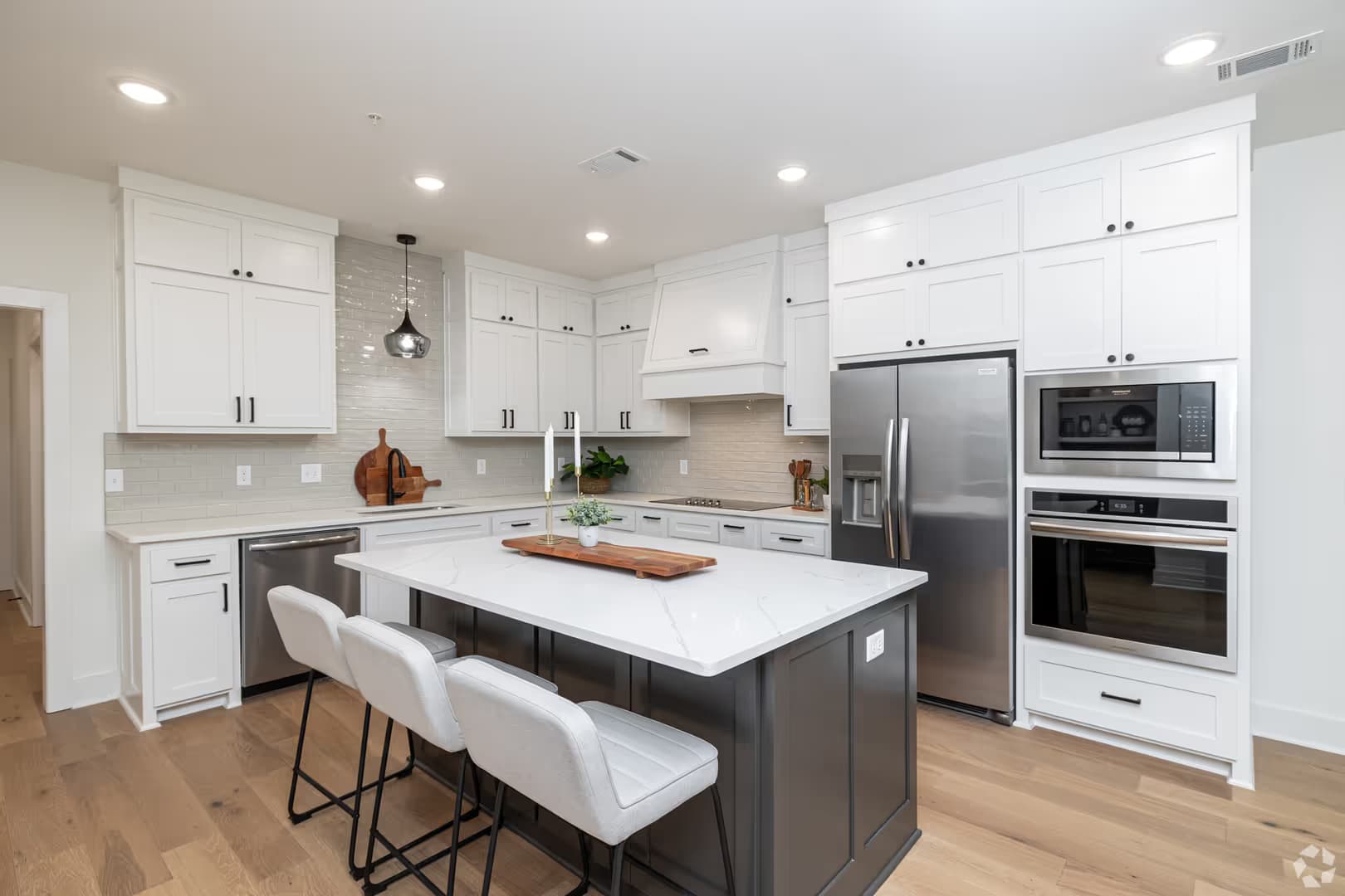 Rogers Apartment: 4128 W. Olive St.