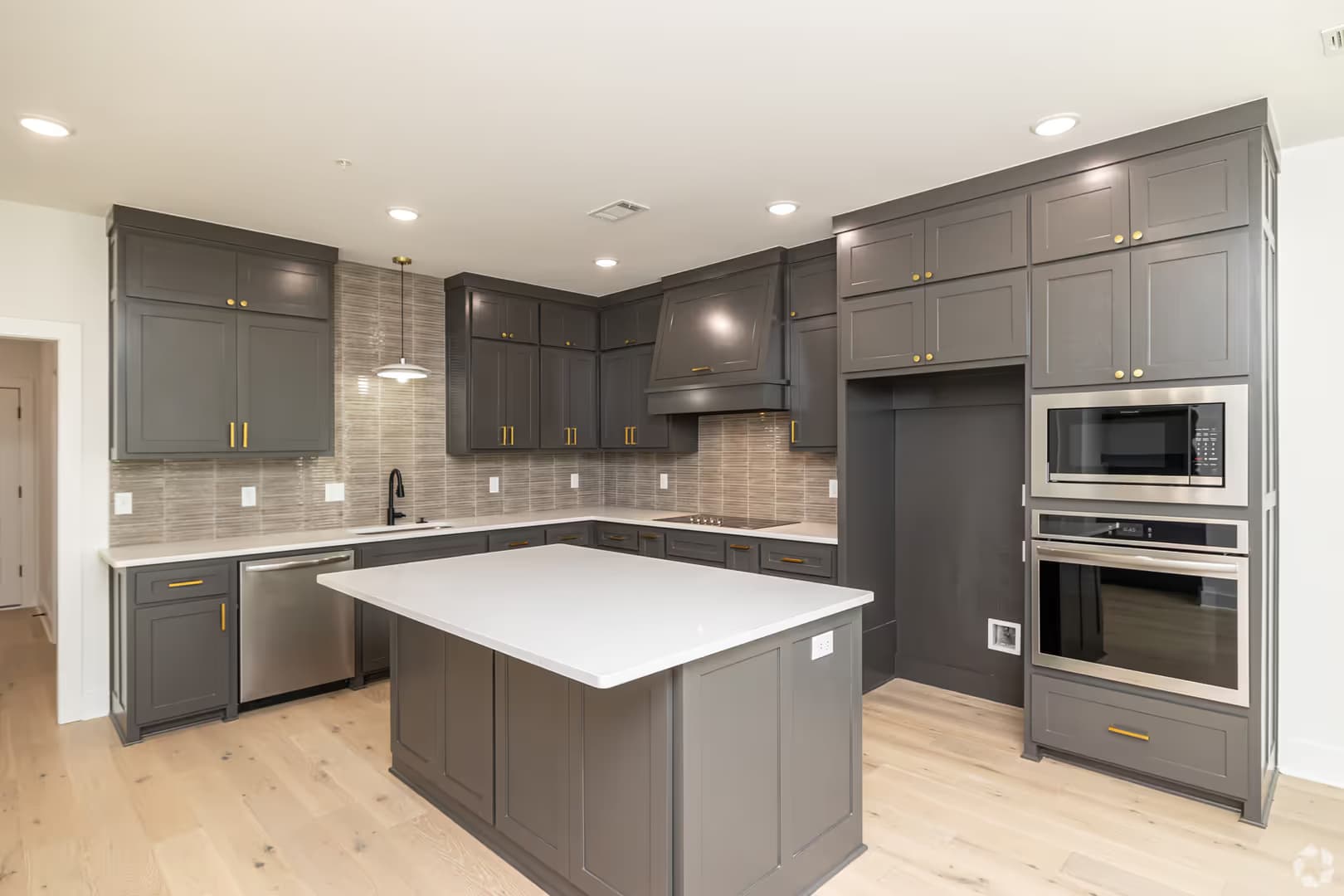 Rogers Apartment: 4128 W. Olive St.