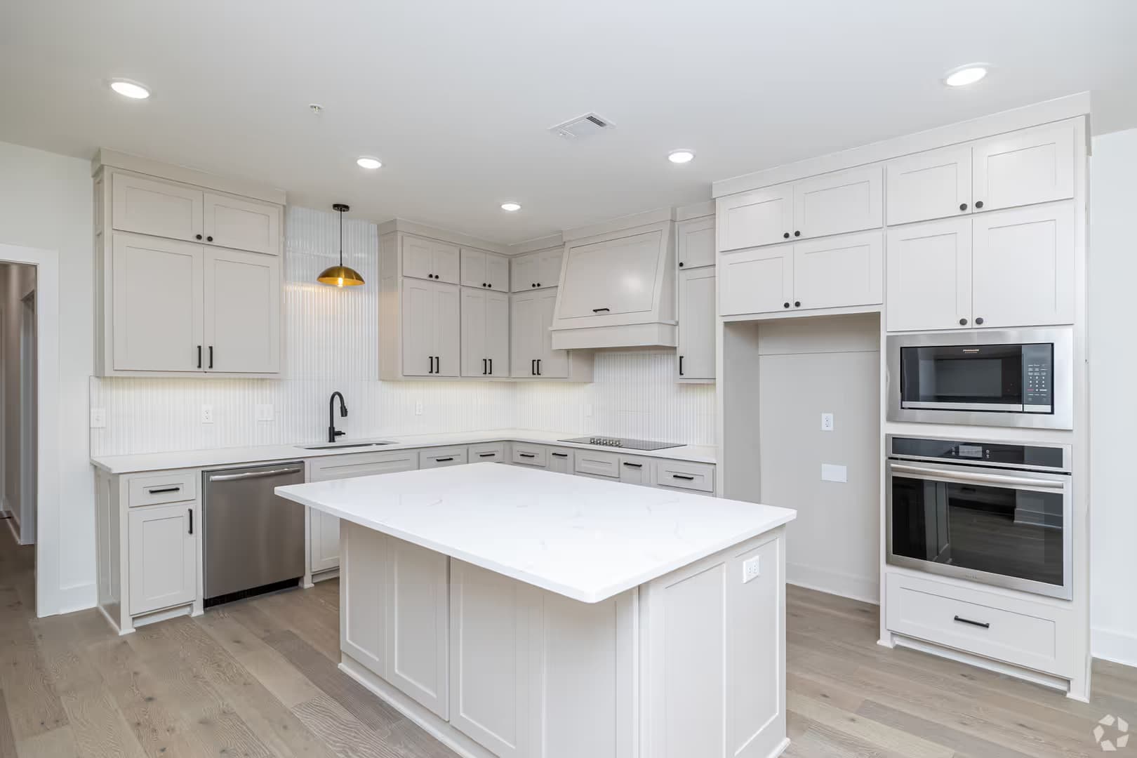 Rogers Apartment: 4128 W. Olive St.