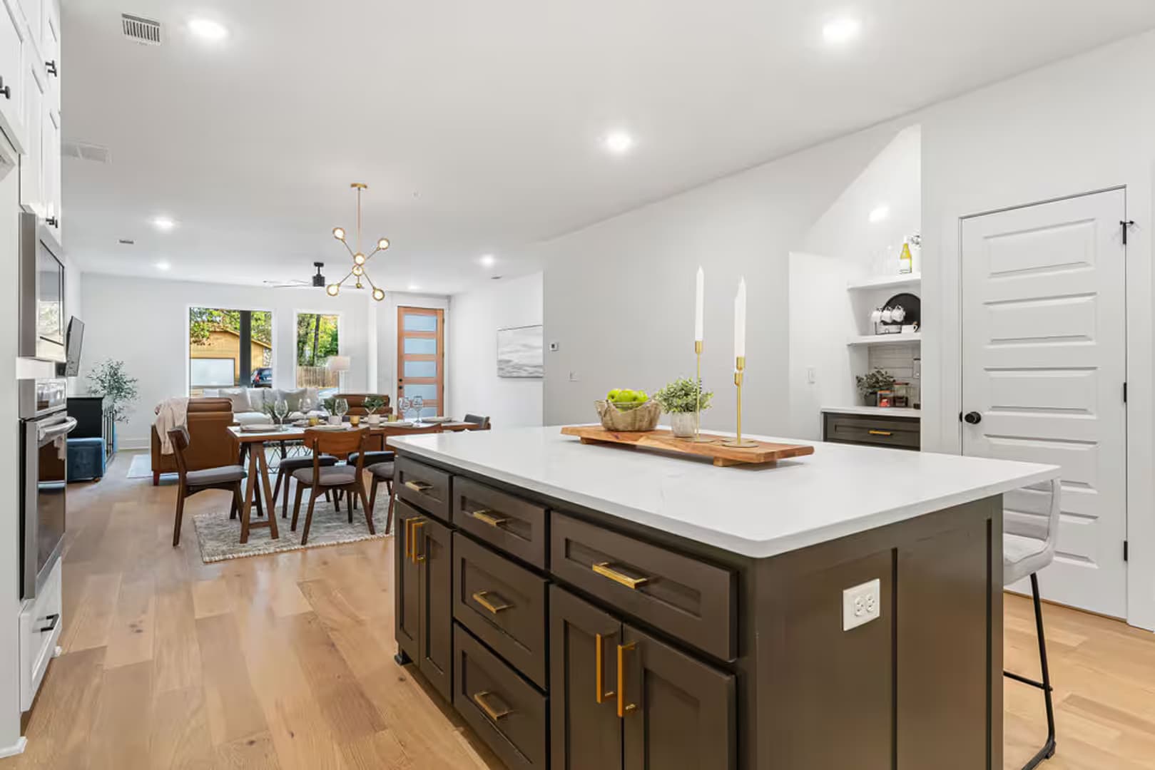 Rogers Apartment: 4128 W. Olive St.