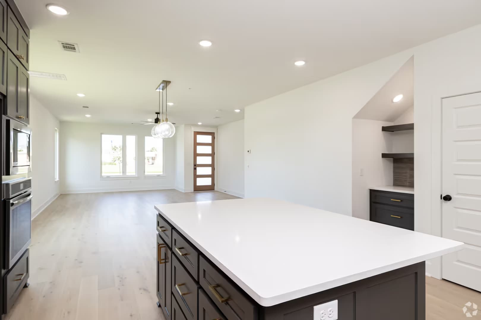 Rogers Apartment: 4128 W. Olive St.