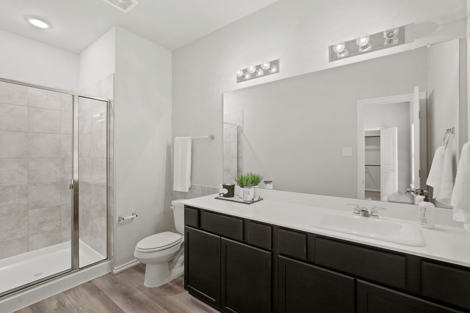 Houston House: 1402 Acorn Meadow St