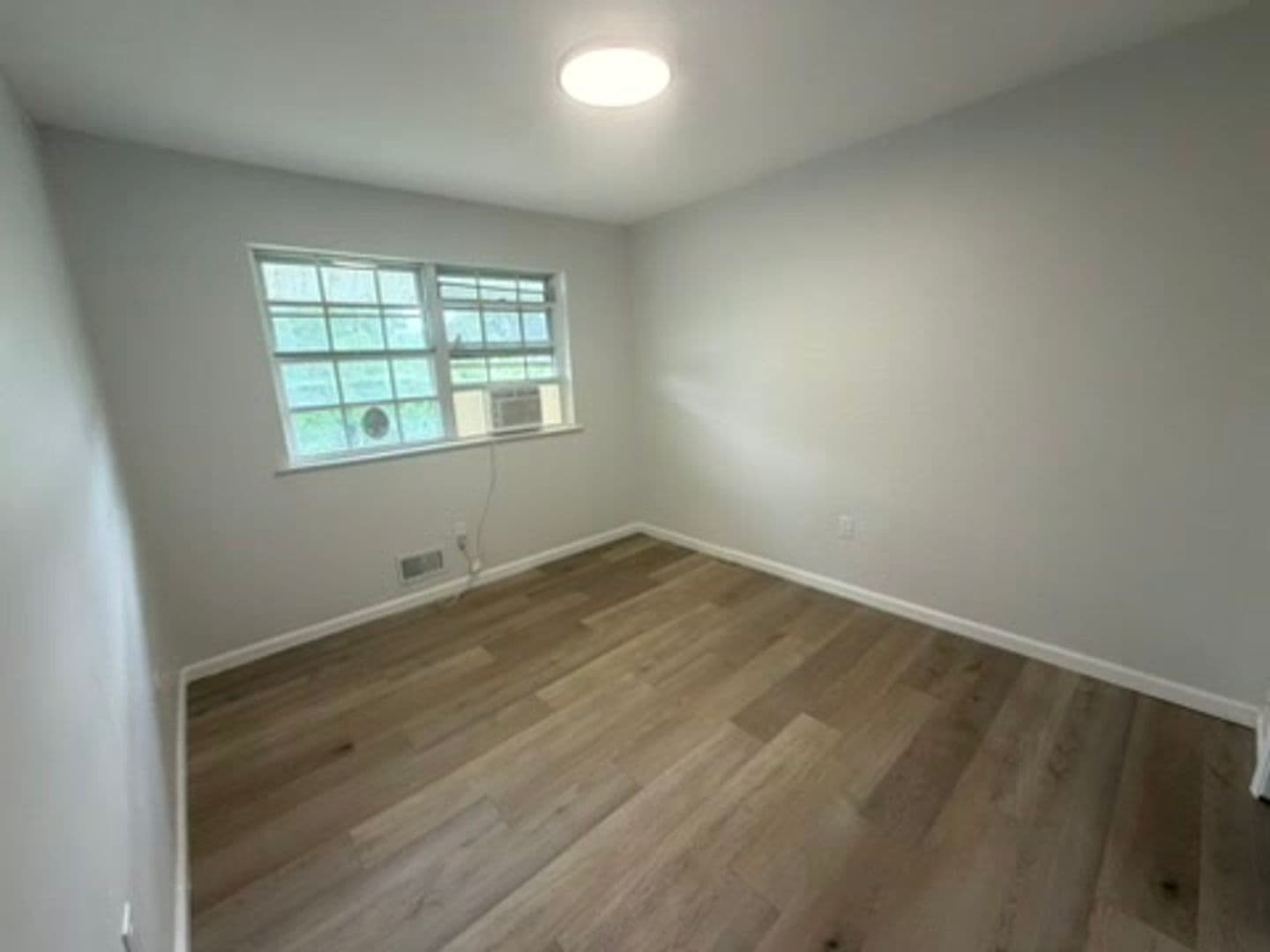 Lakehurst House: 801 Cedar Street