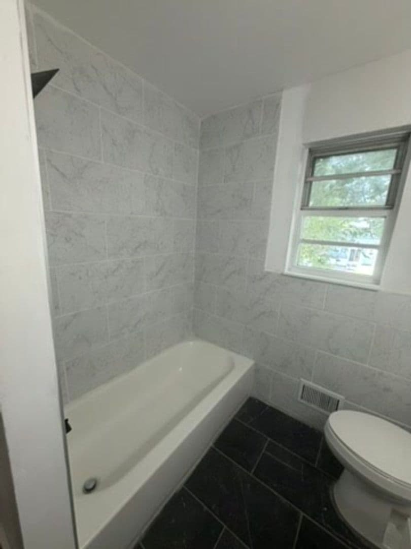 Lakehurst House: 801 Cedar Street