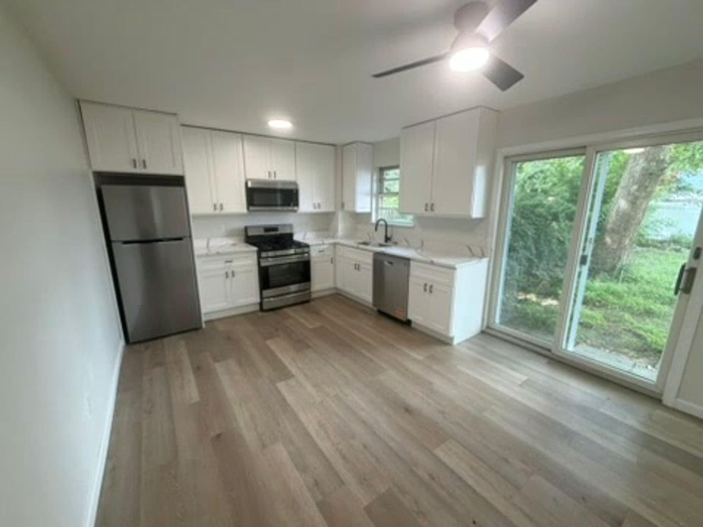 Lakehurst House: 801 Cedar Street