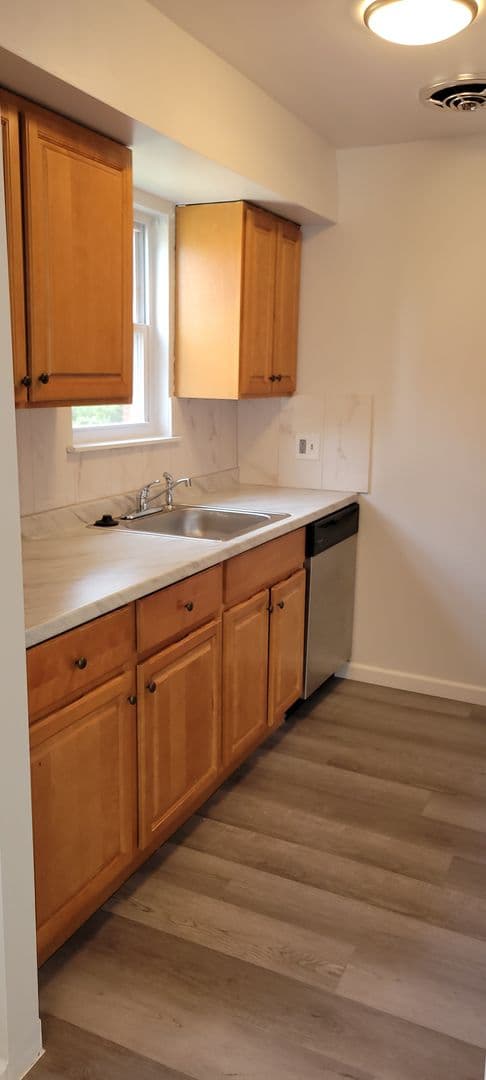 Philadelphia Apartment: 9479 Woodbridge Rd.