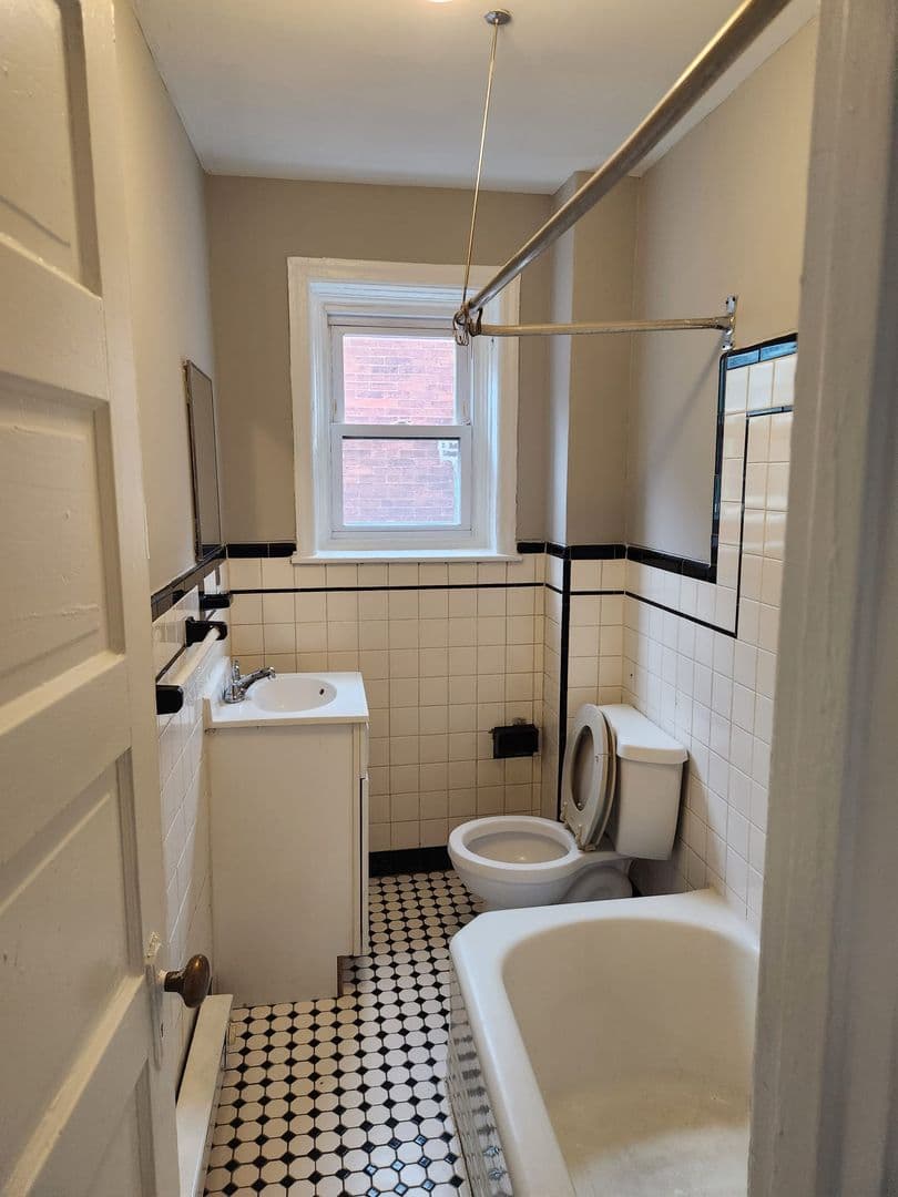 Philadelphia Apartment: 4141 Girard Ave.