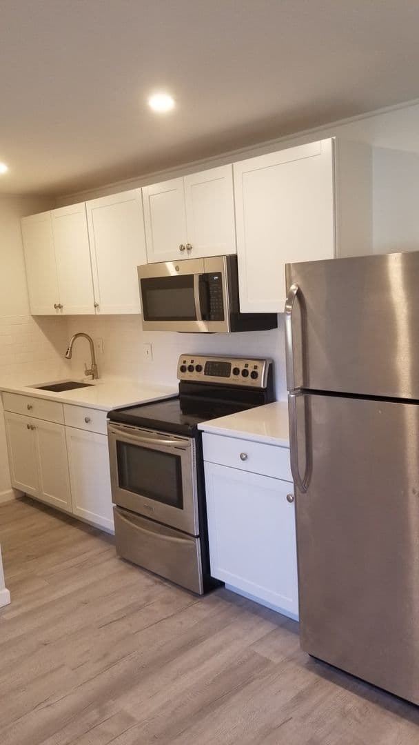 Abington Apartment: 1856 Horace Ave.