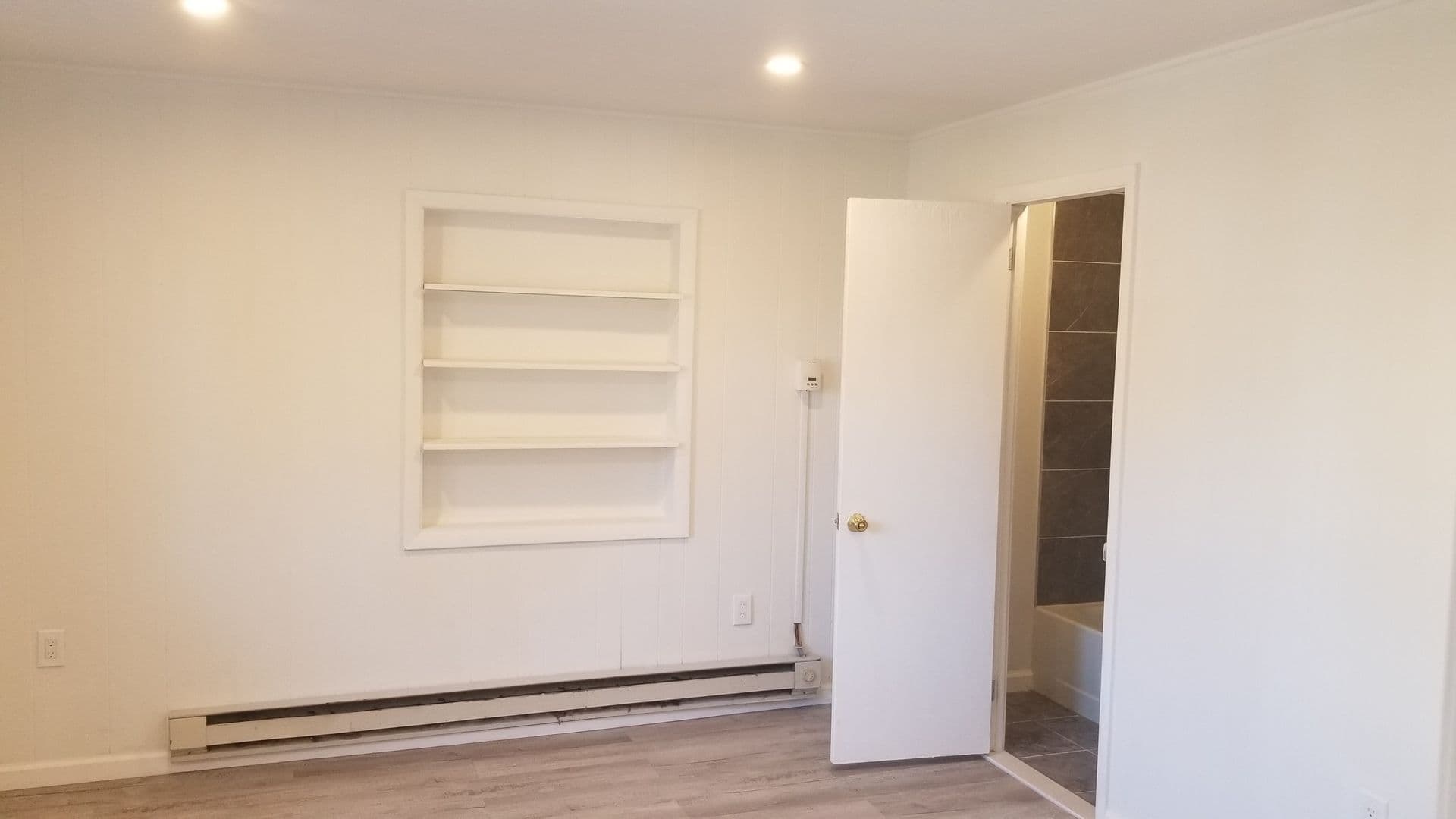 Abington Apartment: 1856 Horace Ave.