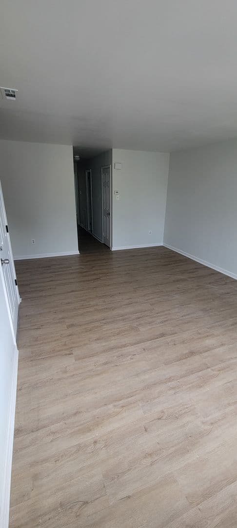 Philadelphia Apartment: 9479 Woodbridge Rd.
