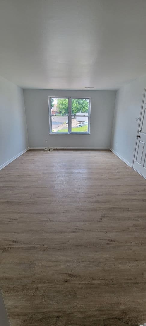 Philadelphia Apartment: 9479 Woodbridge Rd.