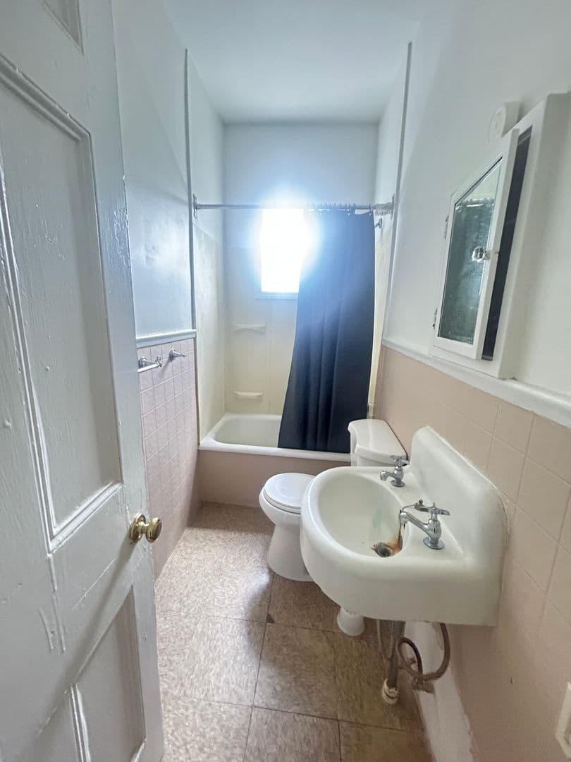 Philadelphia Apartment: 1808 W Tioga St.