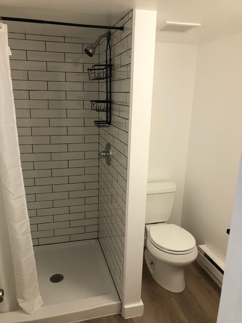 Philadelphia Apartment: 125 Lockart Plz