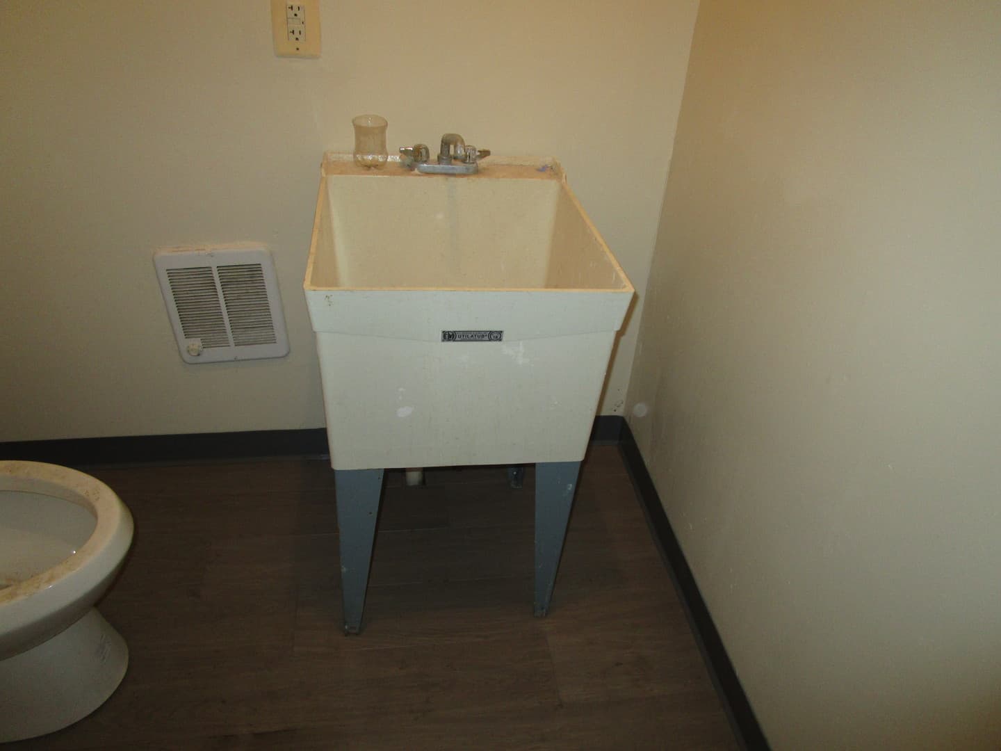 Philadelphia Apartment: 5916 Market St.
