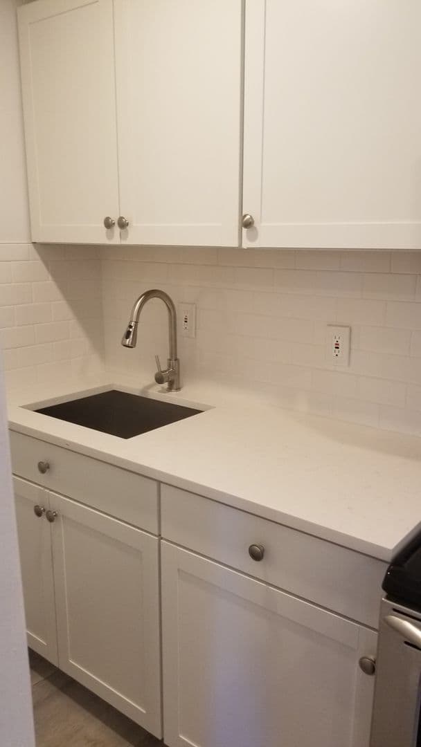 Abington Apartment: 1856 Horace Ave.