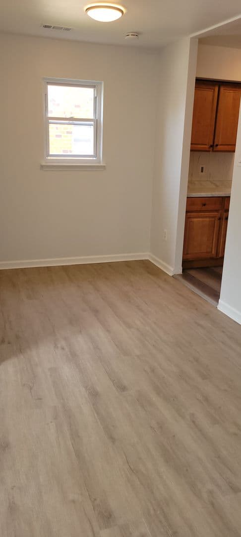 Philadelphia Apartment: 9479 Woodbridge Rd.