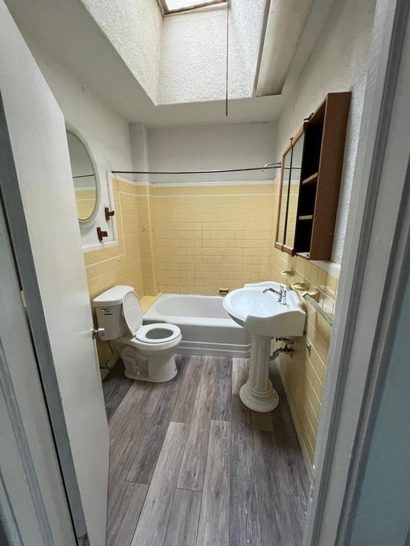 Philadelphia House: 931 Granite St