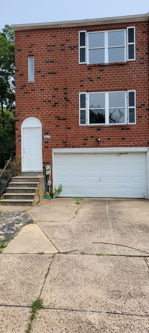 Philadelphia Apartment: 9479 Woodbridge Rd.