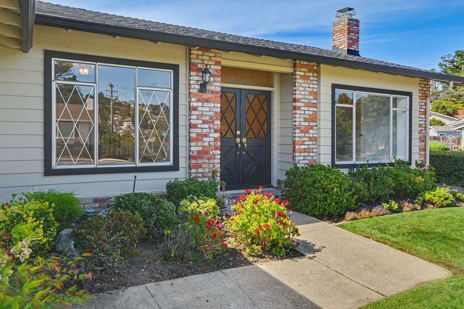 San Mateo House: 10 Los Altos Place