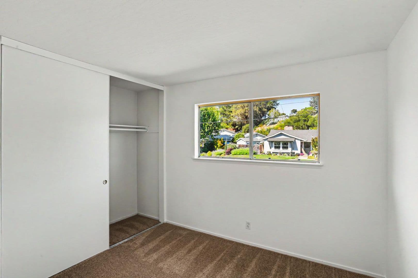 San Mateo House: 10 Los Altos Place