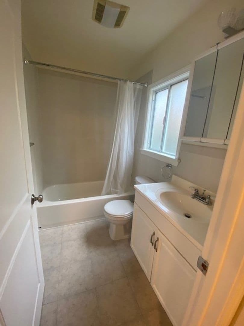 San Francisco Apartment: 4407 Kirkham Street