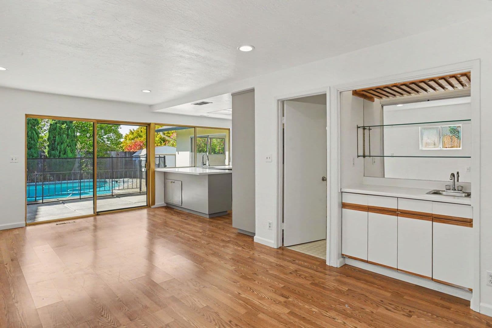San Mateo House: 10 Los Altos Place