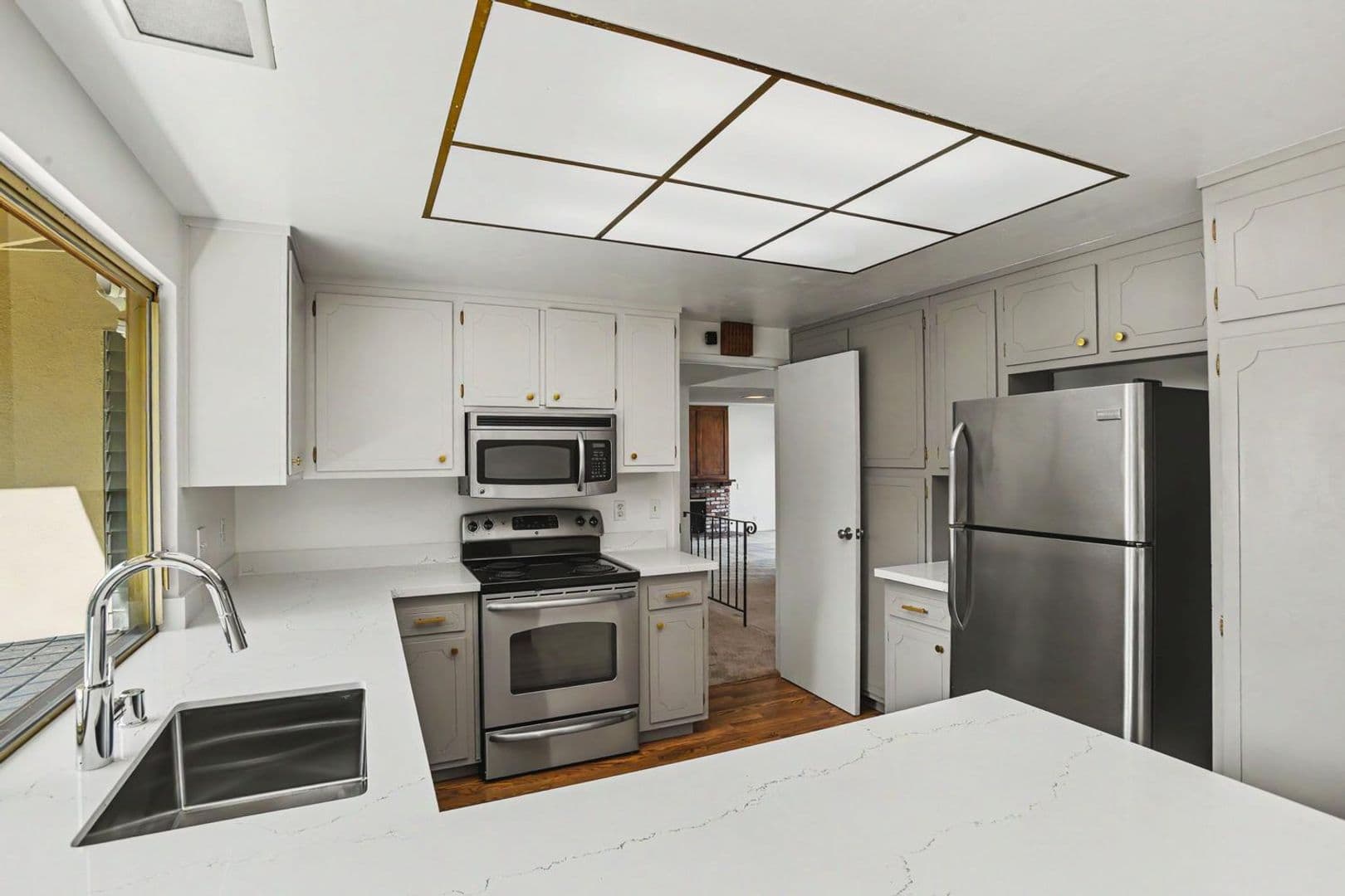 San Mateo House: 10 Los Altos Place