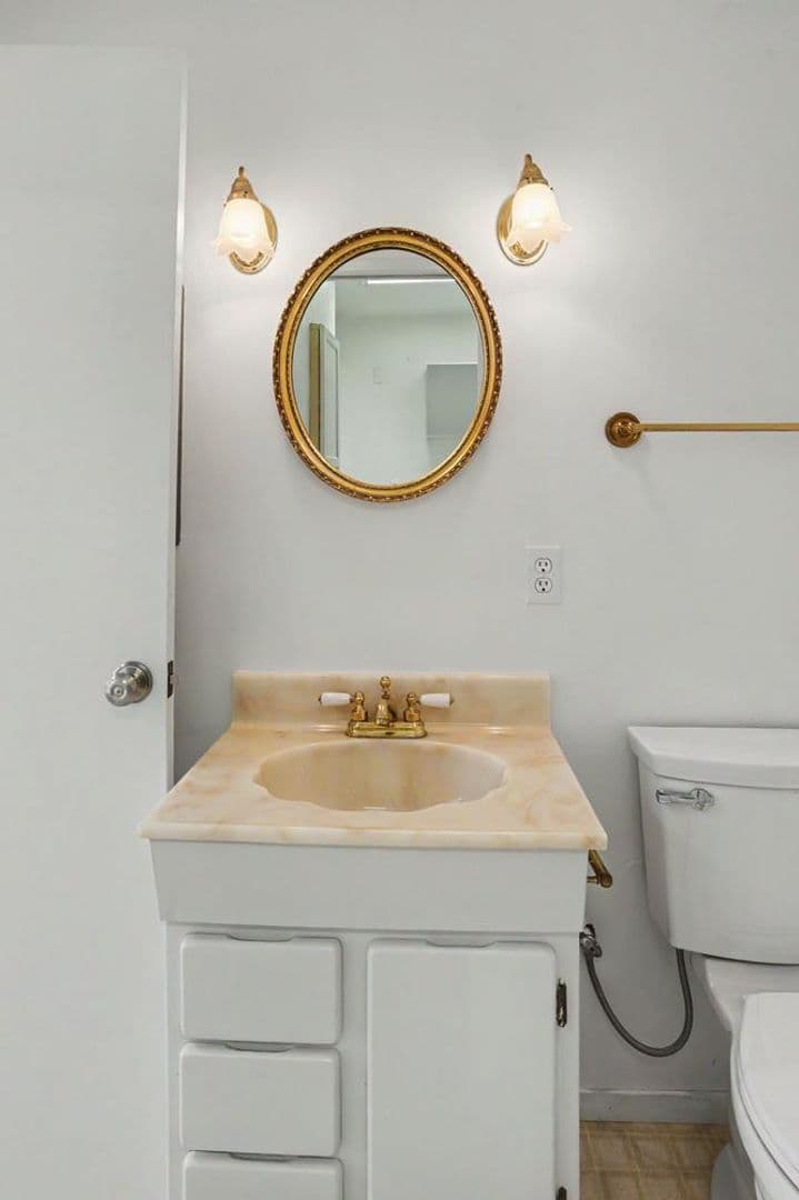 San Mateo House: 10 Los Altos Place