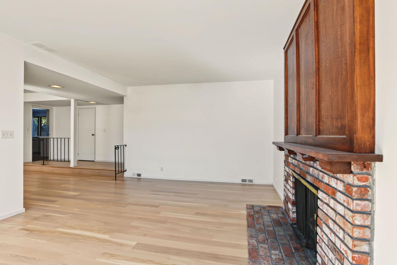 San Mateo House: 10 Los Altos Place
