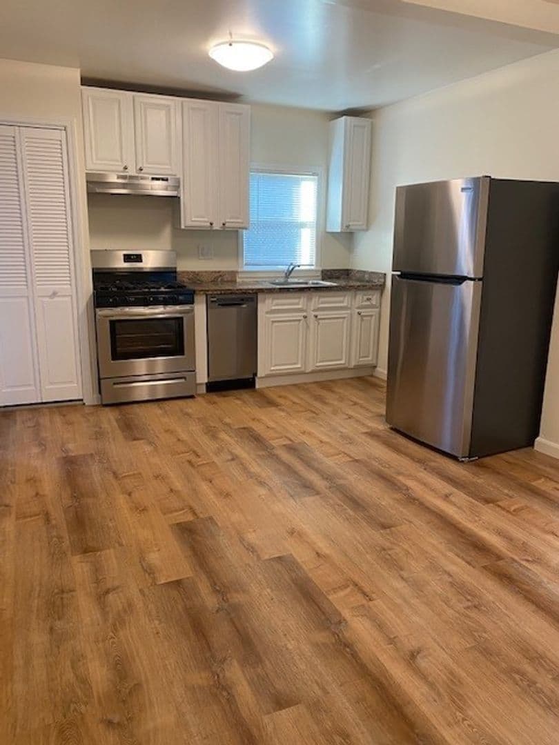 San Francisco Apartment: 4407 Kirkham Street