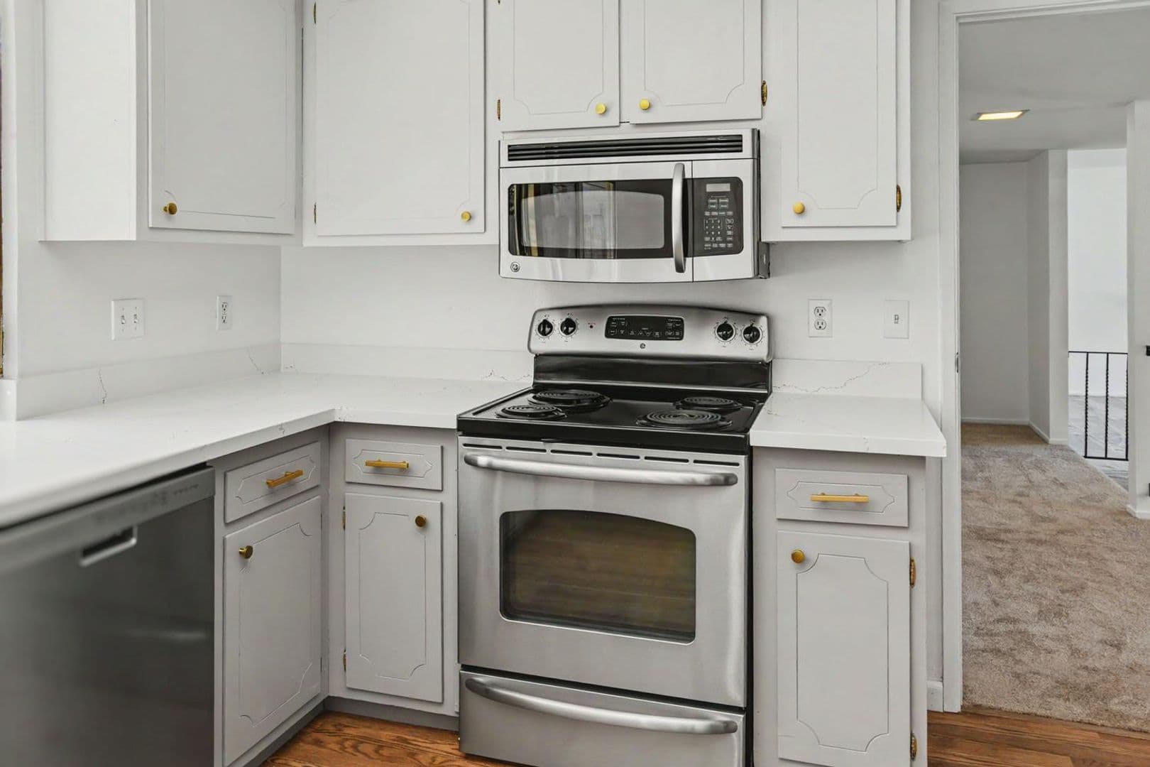 San Mateo House: 10 Los Altos Place