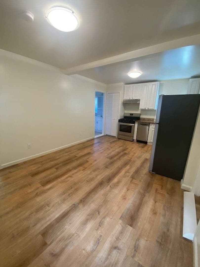 San Francisco Apartment: 4407 Kirkham Street