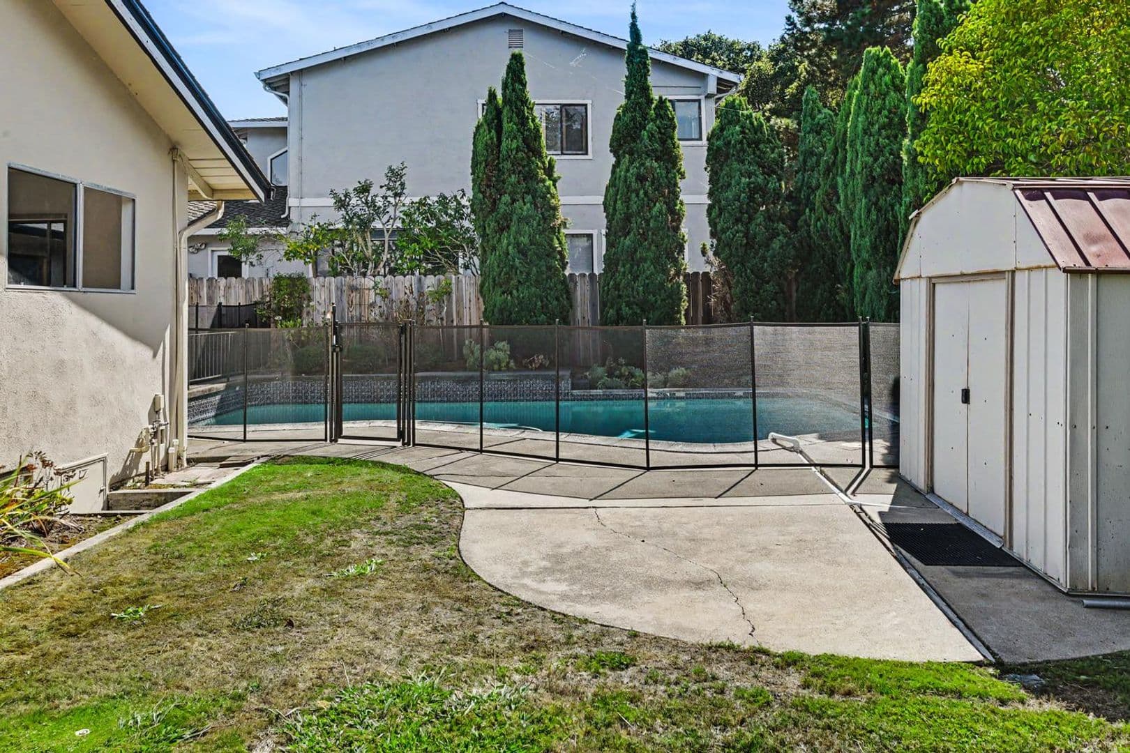 San Mateo House: 10 Los Altos Place