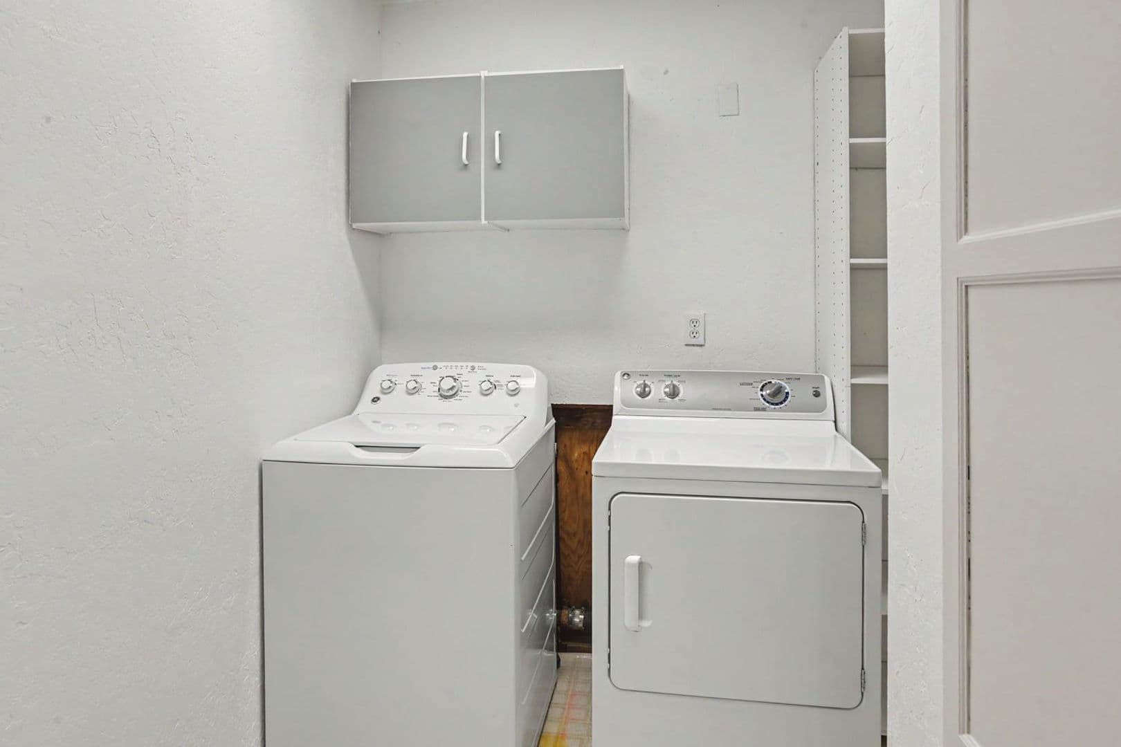 San Mateo House: 10 Los Altos Place