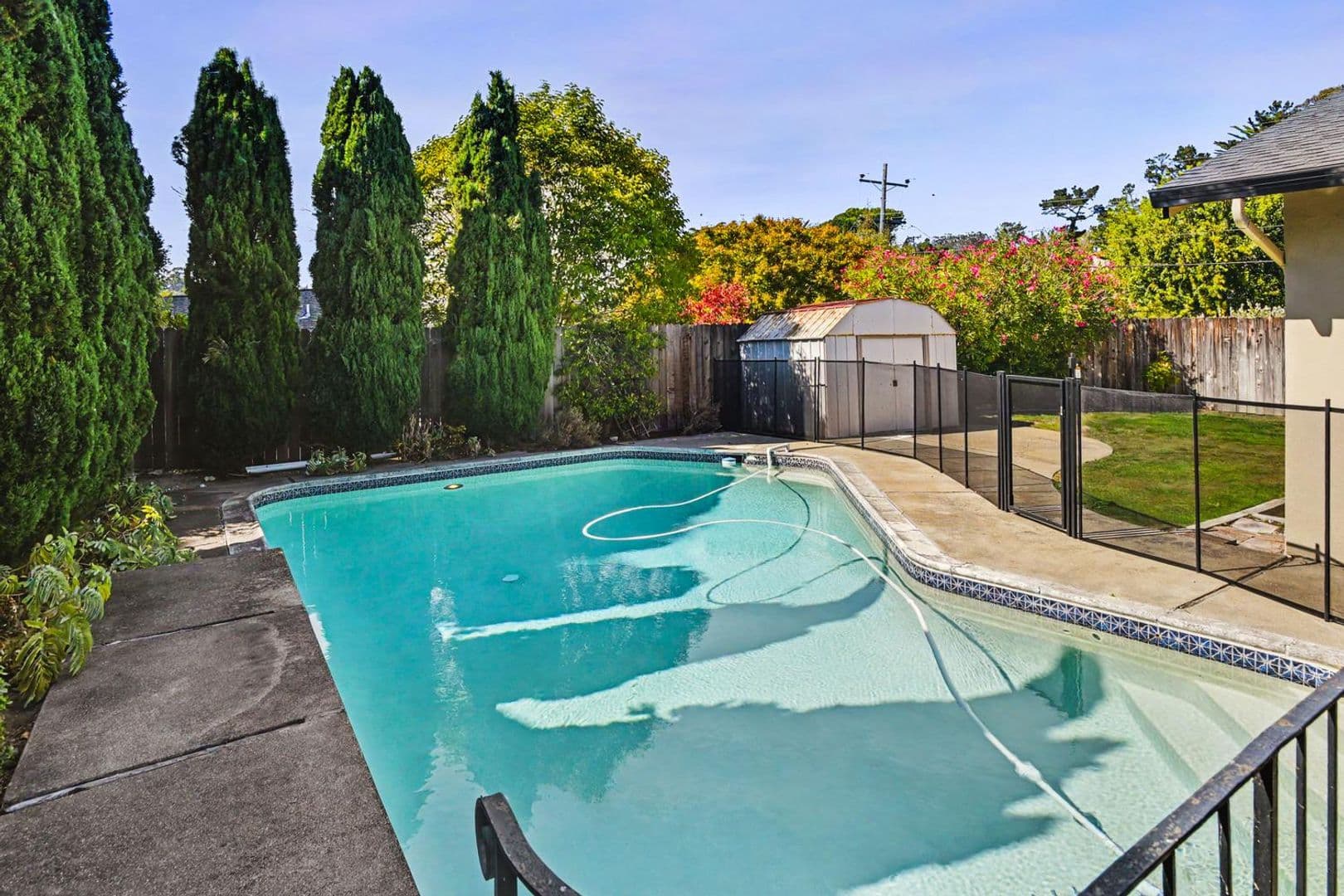 San Mateo House: 10 Los Altos Place