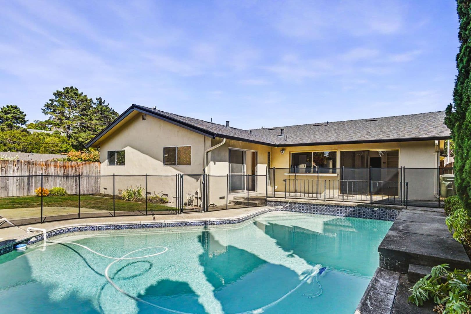 San Mateo House: 10 Los Altos Place