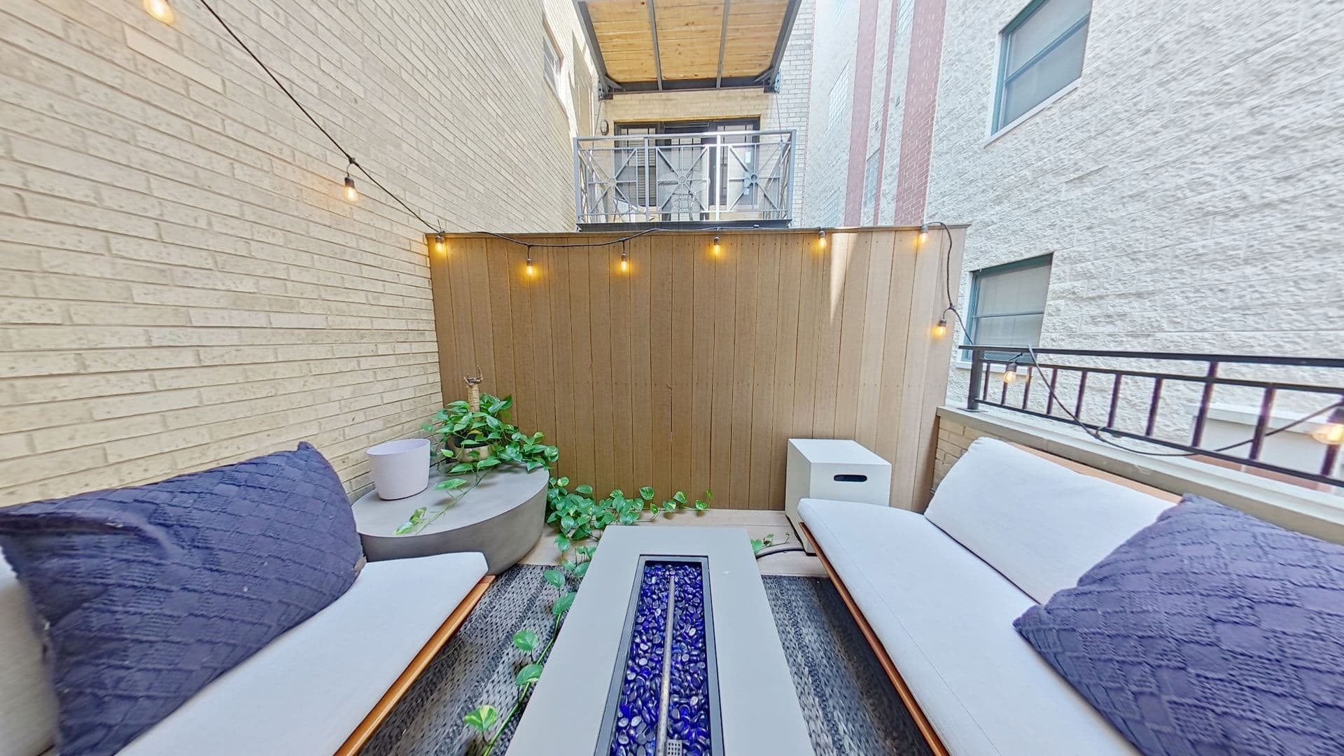 Chicago Apartment: 625 W. Deming