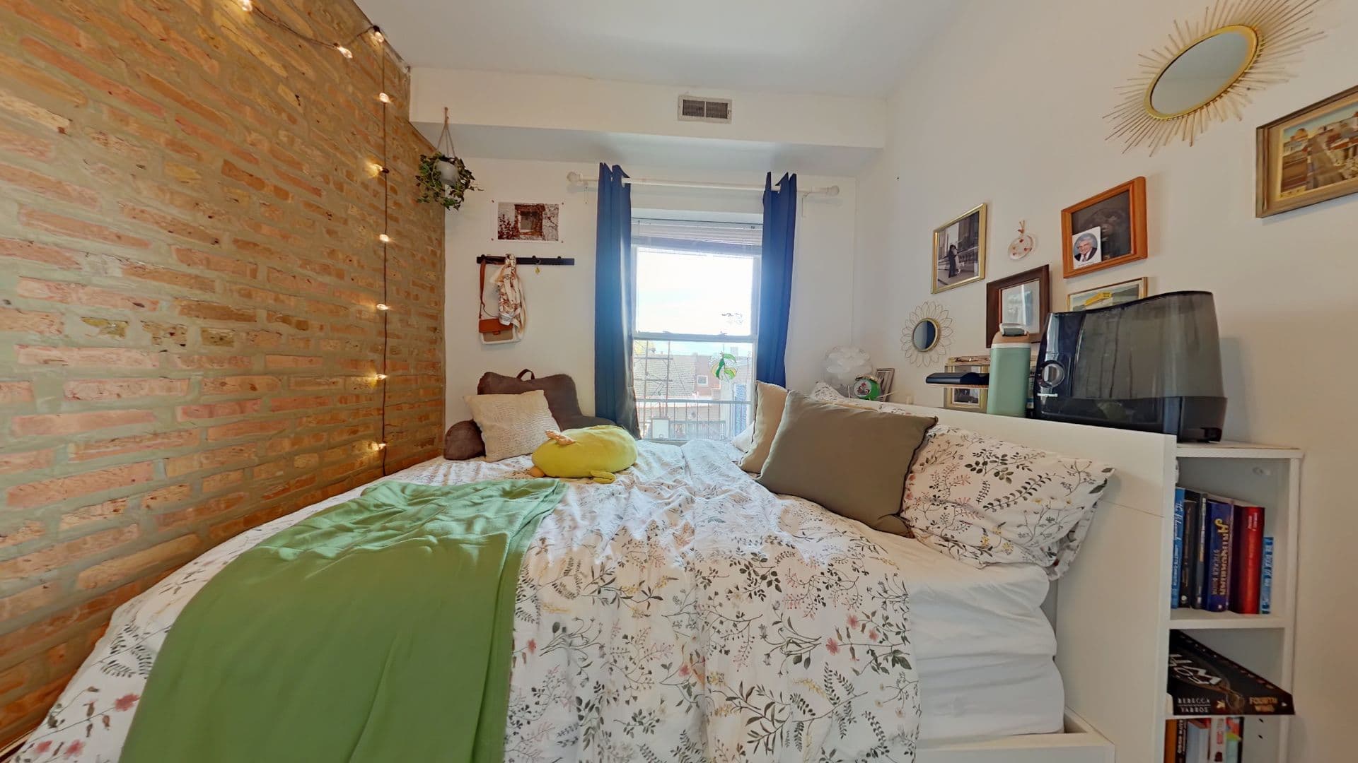 Chicago Apartment: 900 W. Gunnison St.