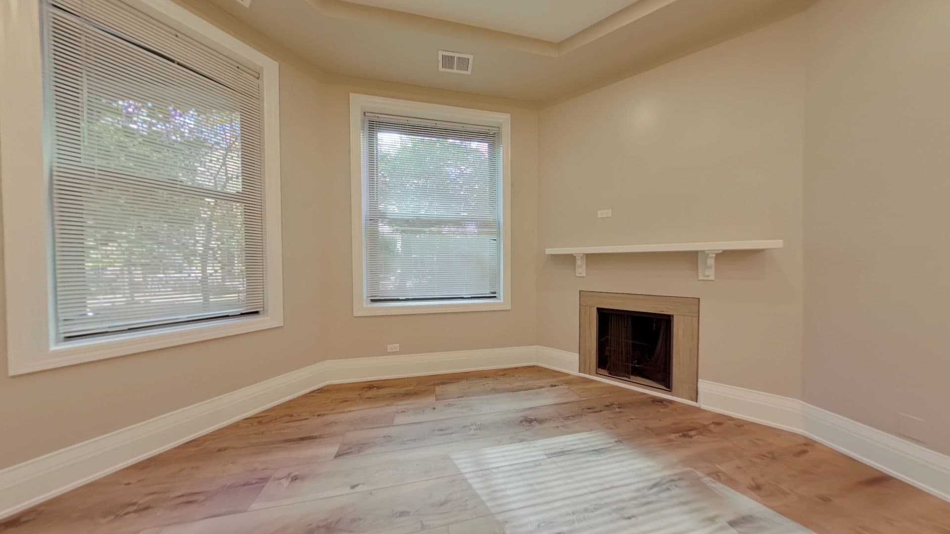 Chicago Apartment: 35 E. Division St.