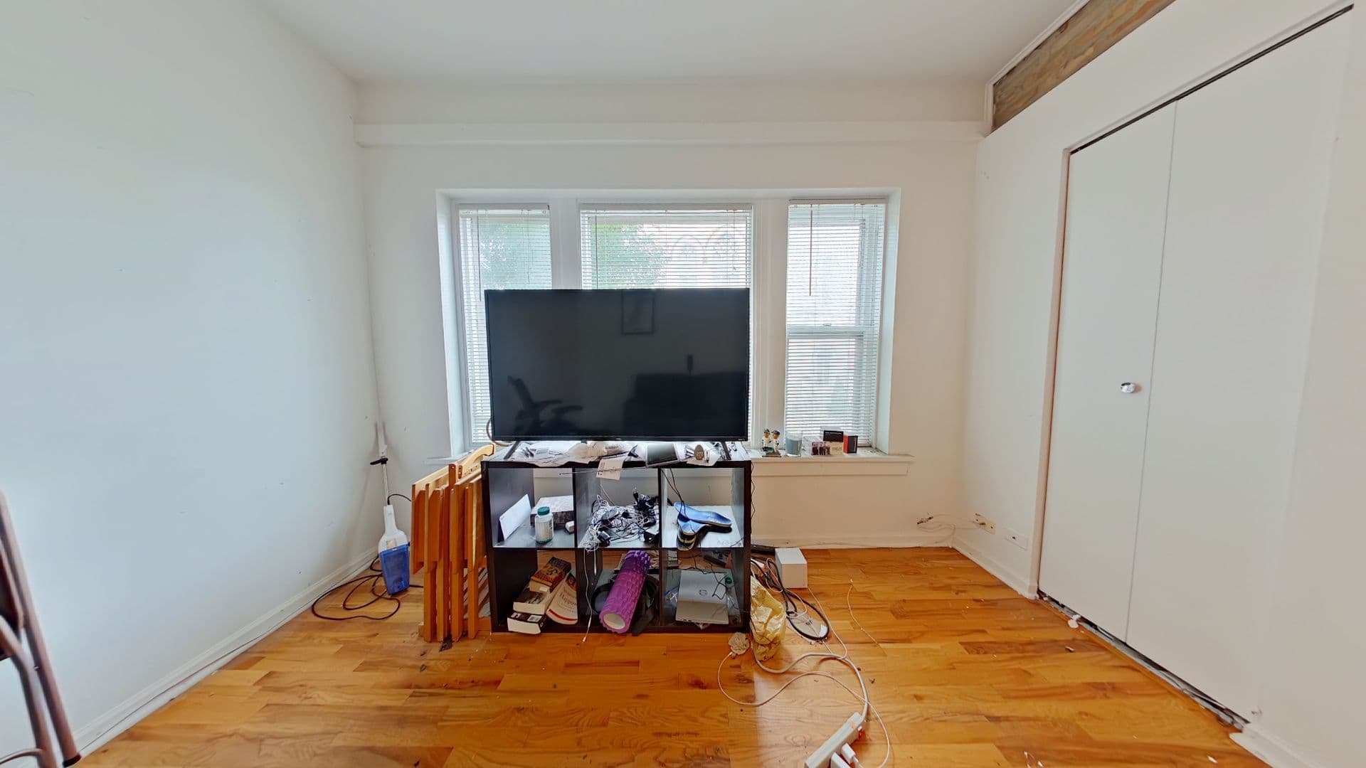 Chicago Apartment: 701 W. Belmont Ave.