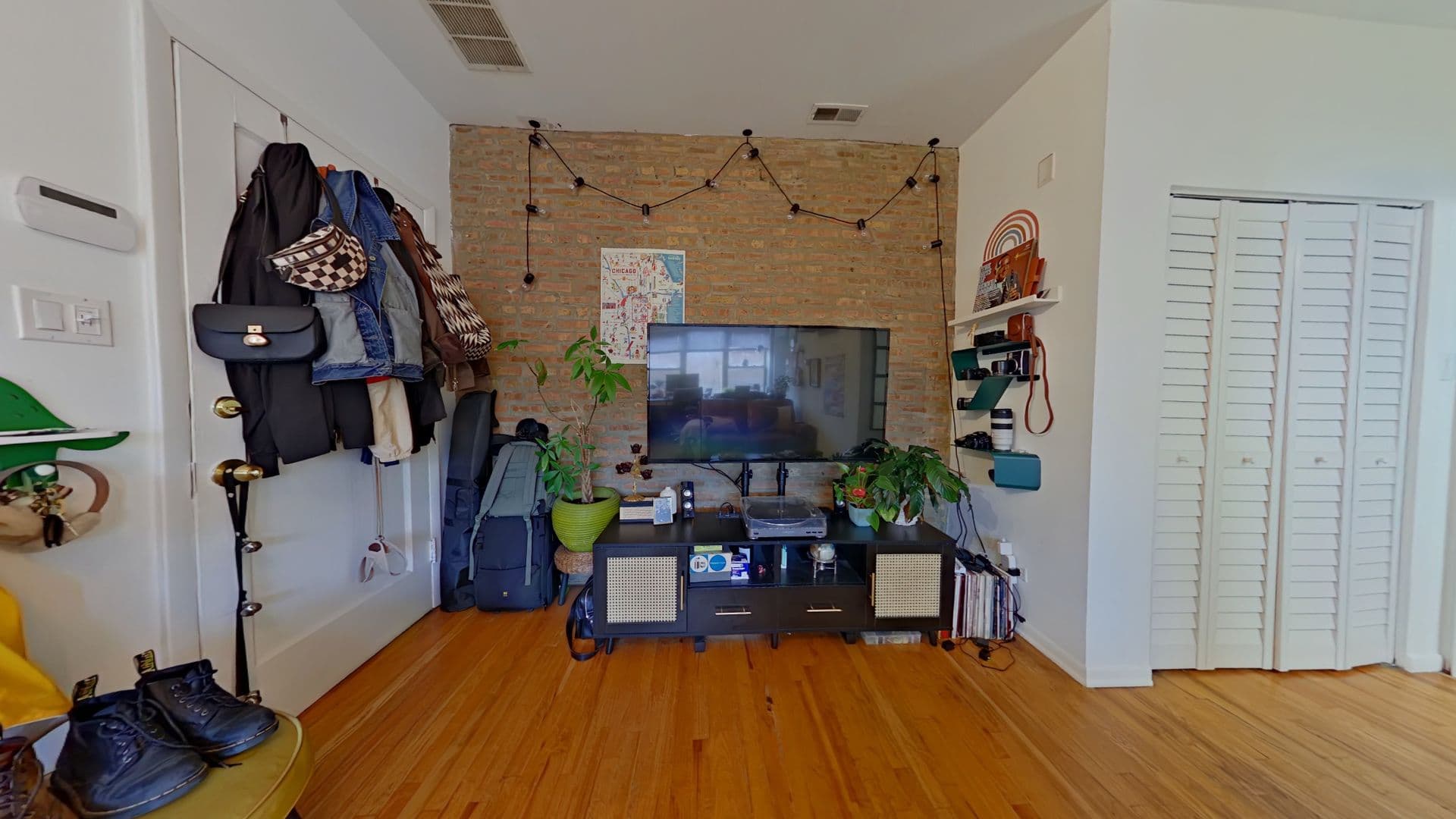 Chicago Apartment: 900 W. Gunnison St.