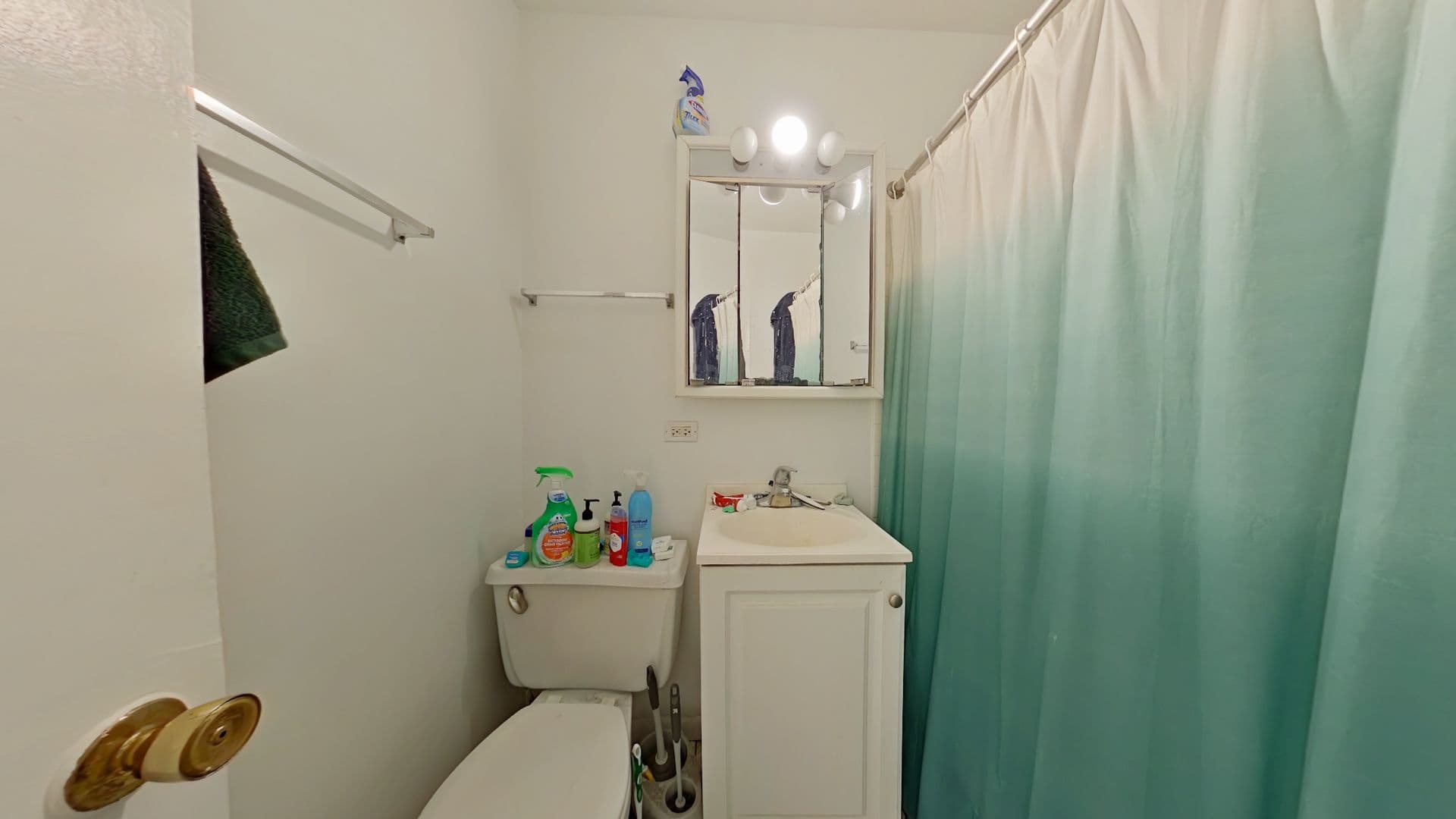 Chicago Apartment: 701 W. Belmont Ave.