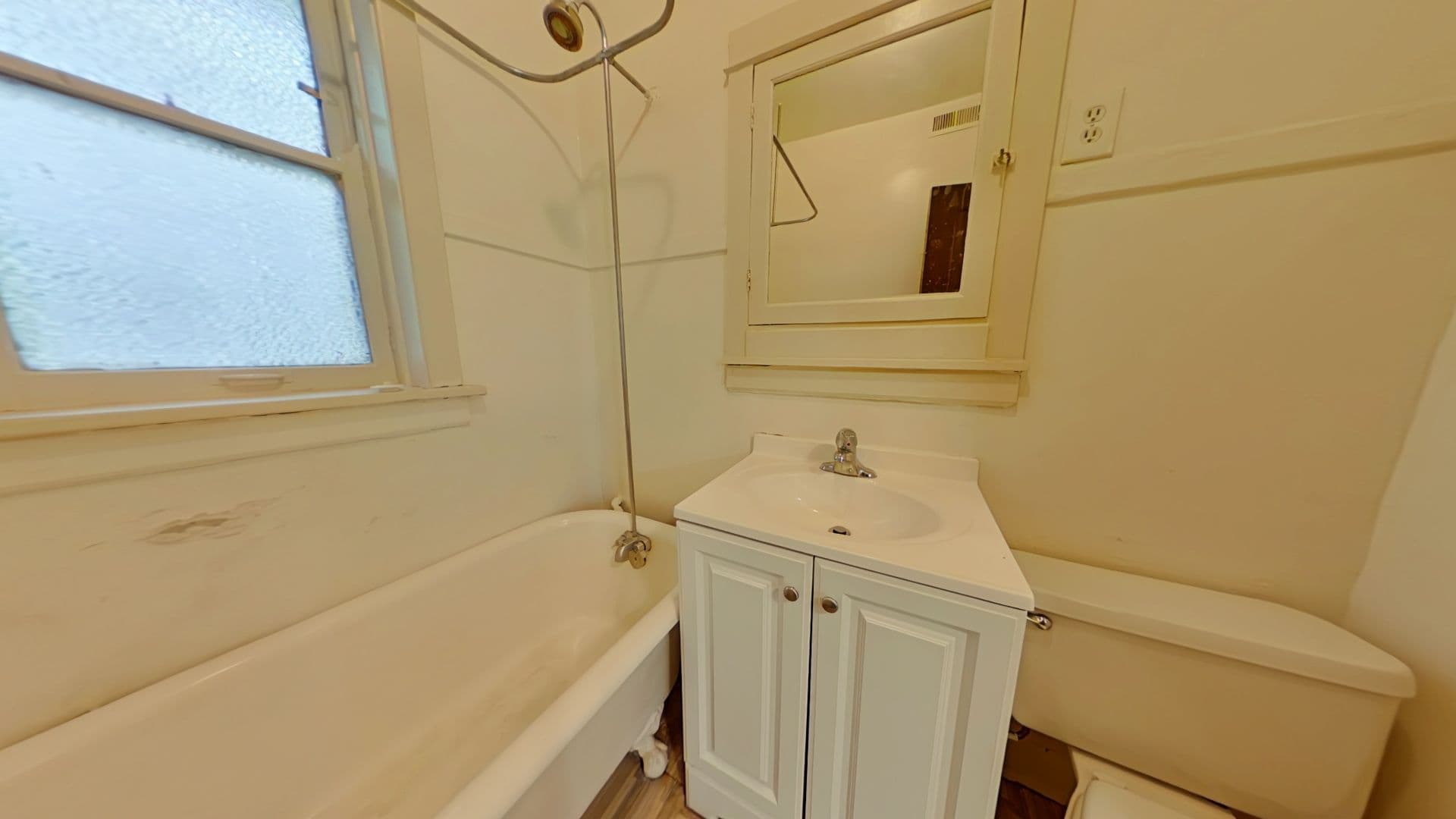 Chicago Apartment: 4103 N. Damen Ave.